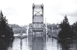 The Stillwater Lift Bridge during the 1965 flood. Image provided courtesy of the Washington County Historical Society.