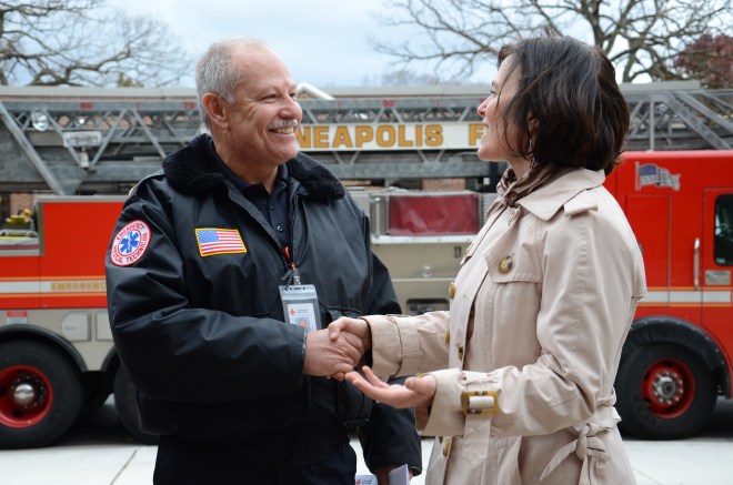 Minneapolis, Minn., Mayor Betsy Hodges thanks American Red Cross Emergency Medical Response (EMR) Instructor Steven Brown for successful EMR training of the first Emergency Medical Technician (EMT) youth group at Roosevelt High School in Minneapolis, on Tuesday, October 28, 2014. Photo credit: Lynette Nyman/American Red Cross
