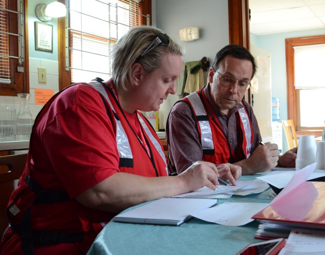 Red Cross volunteers Jennifer Pluhar and Mark Steffer responding on location to the W. Broadway Fire in North Minneapolis on April 15, 2015. Photo credit: Lynette Nyman/American Red Cross