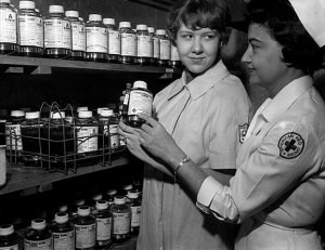 1960-nurses-with-blood-mnhs
